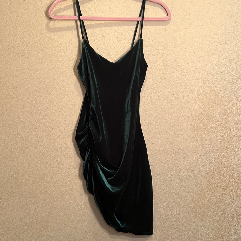 Emerald 💚 velvet asymmetrical bodycon dress